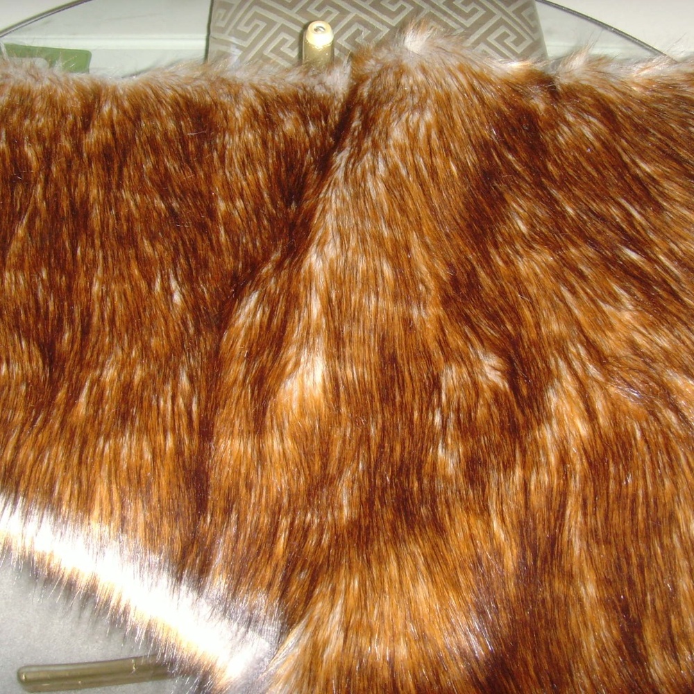 Reynard Fox Faux Fur Fabric (Remanent) - Picture 5 of 8